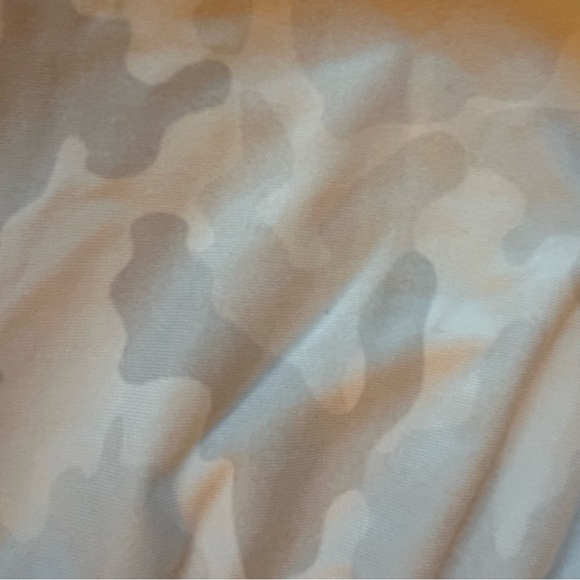 handful Bound & Determined Camouflage Bra size Medium - Picture 3 of 4